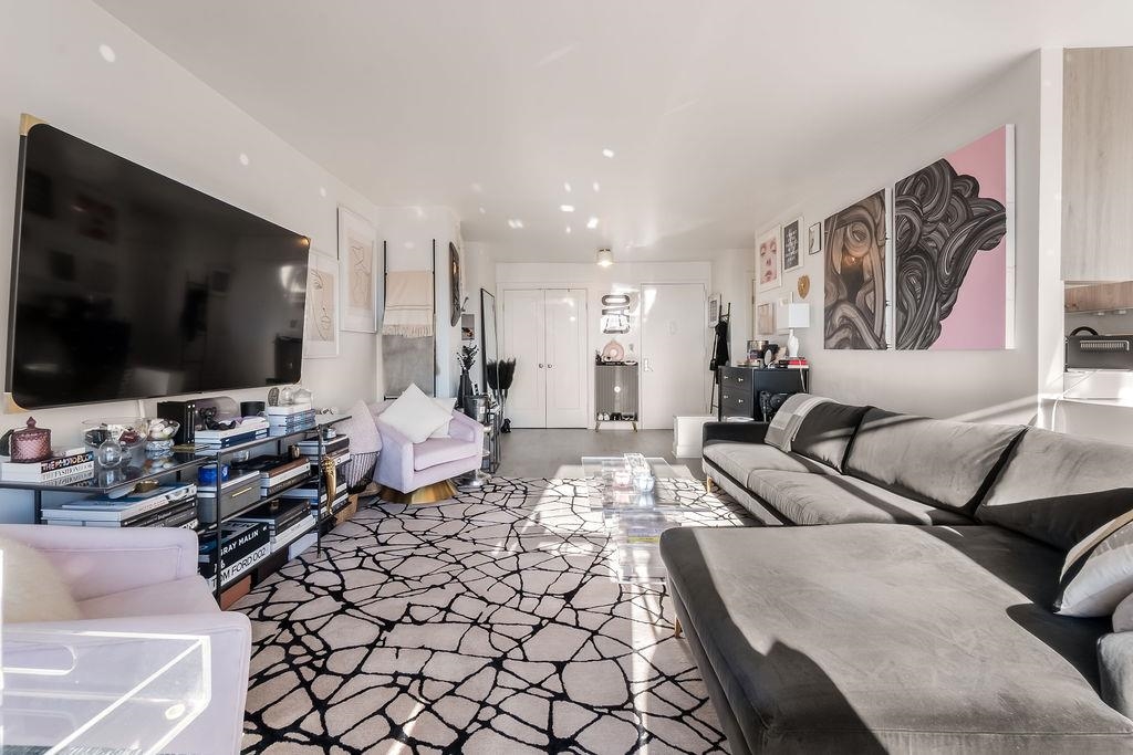 500 CENTRAL AVE Unit: 610