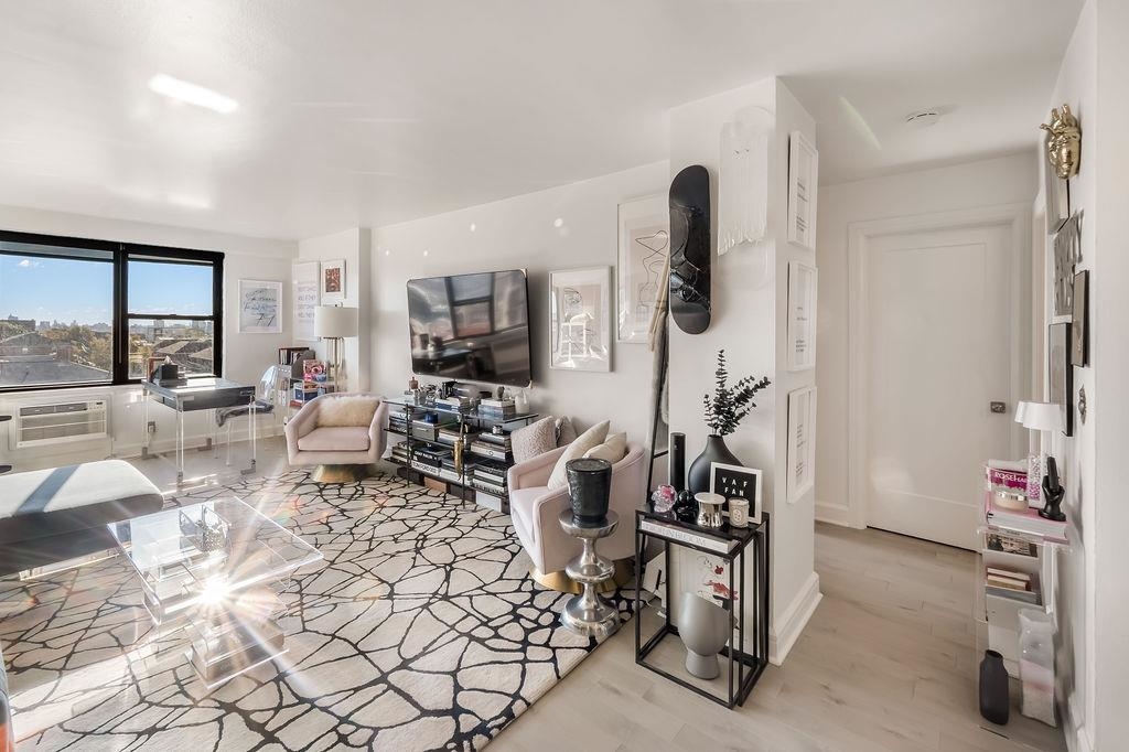 500 CENTRAL AVE Unit: 610