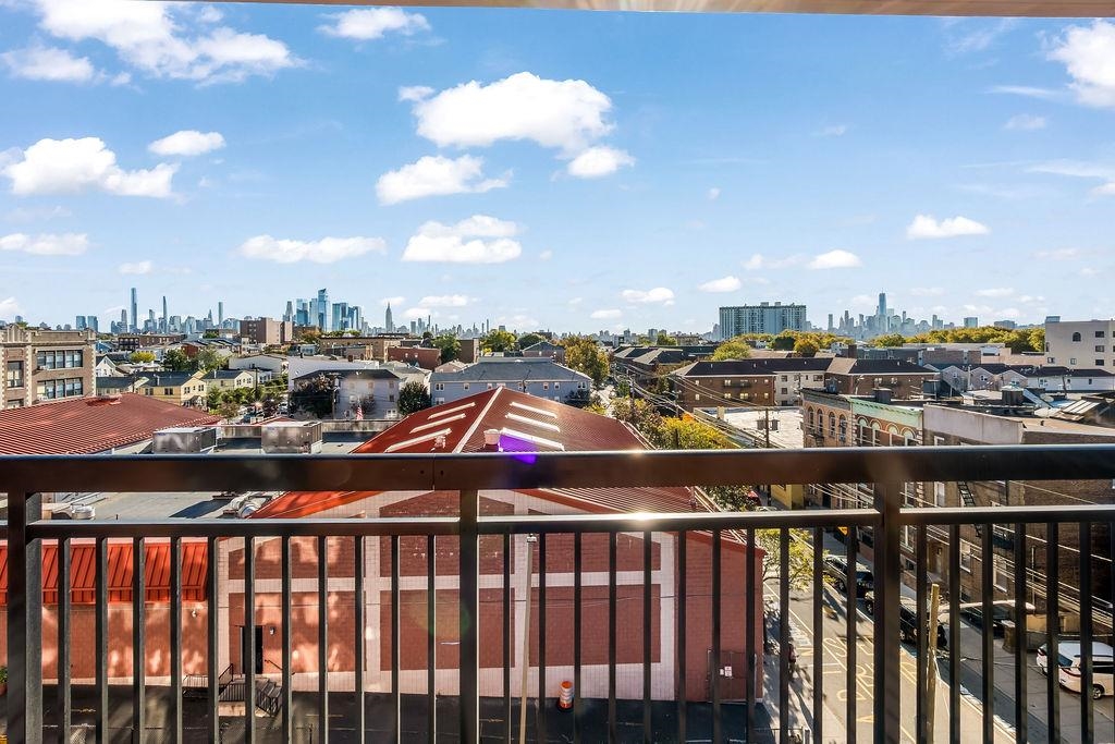 500 CENTRAL AVE Unit: 610