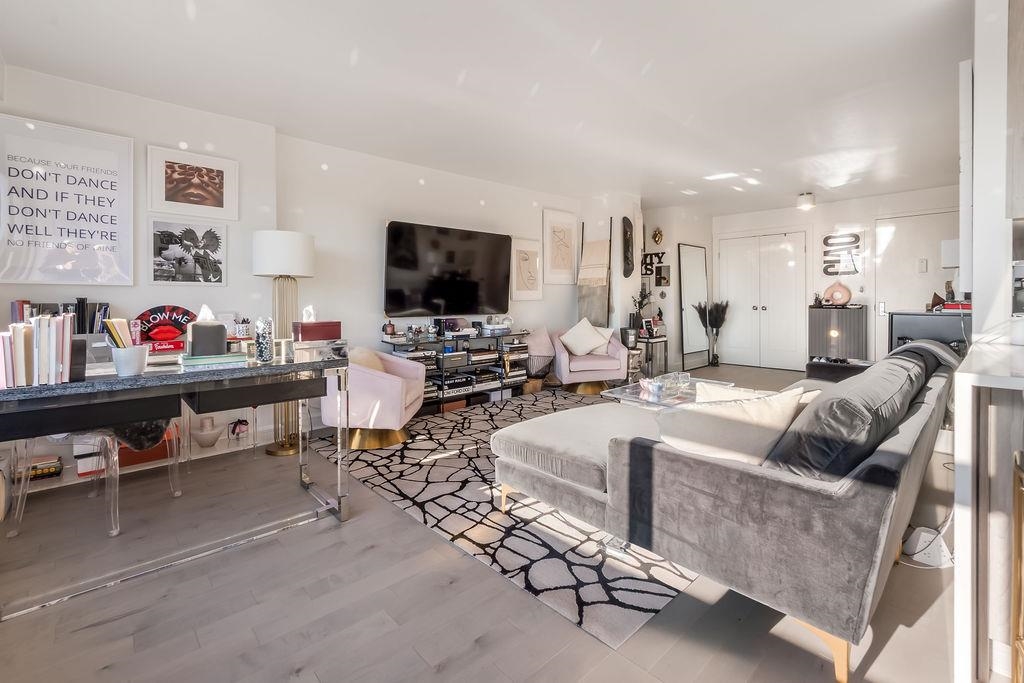 500 CENTRAL AVE Unit: 610