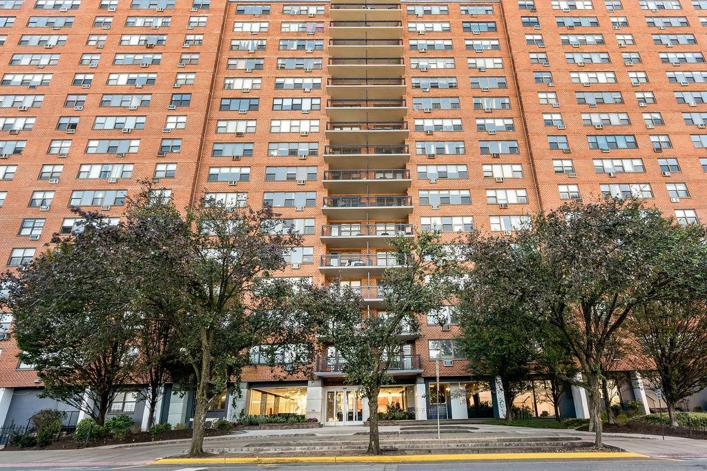 500 CENTRAL AVE Unit: 610