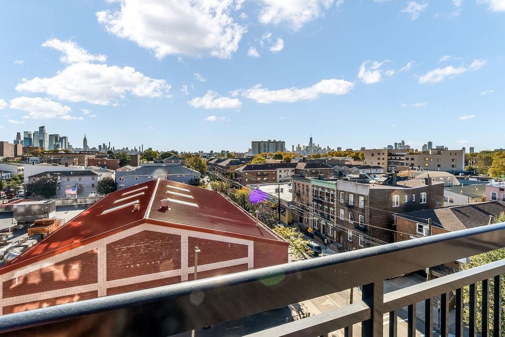 500 CENTRAL AVE Unit: 610