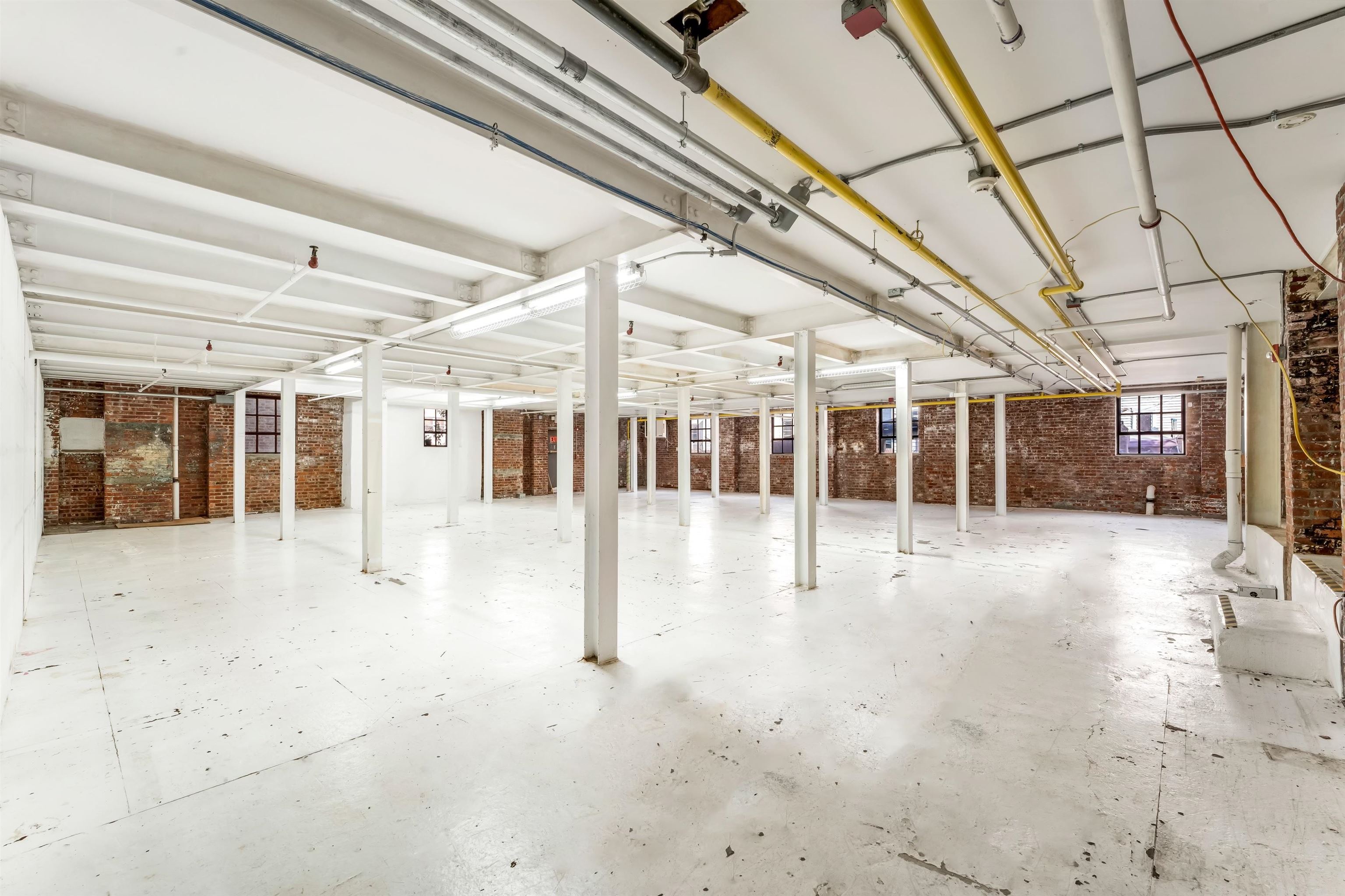 216 19TH ST
