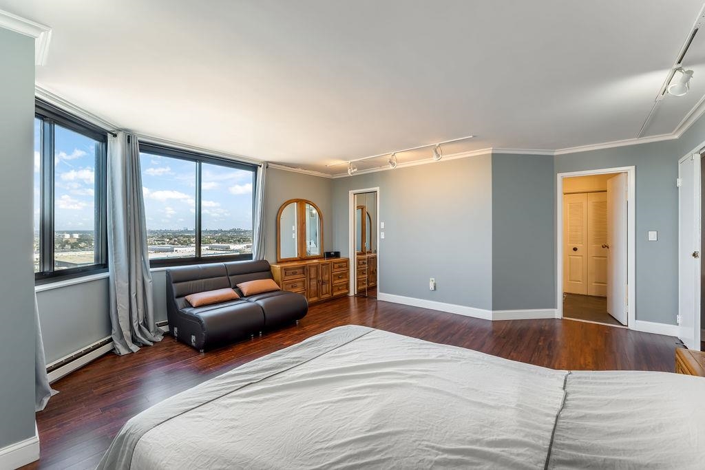 2110 HARMON COVE TOWER