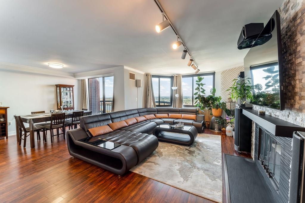 2110 HARMON COVE TOWER Unit: Penthouse