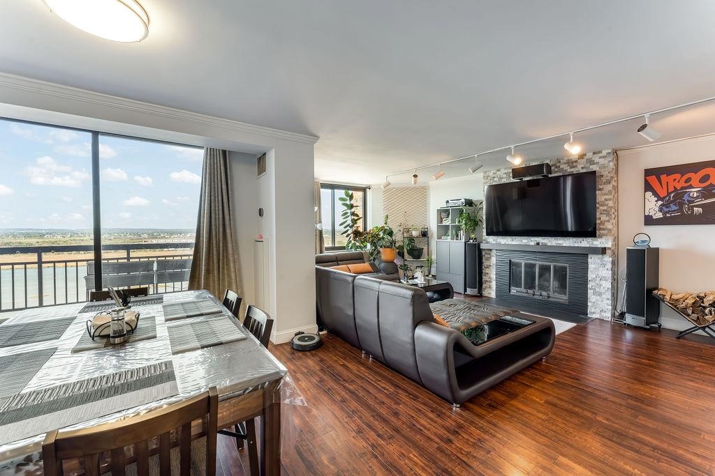 2110 HARMON COVE TOWER Unit: Penthouse