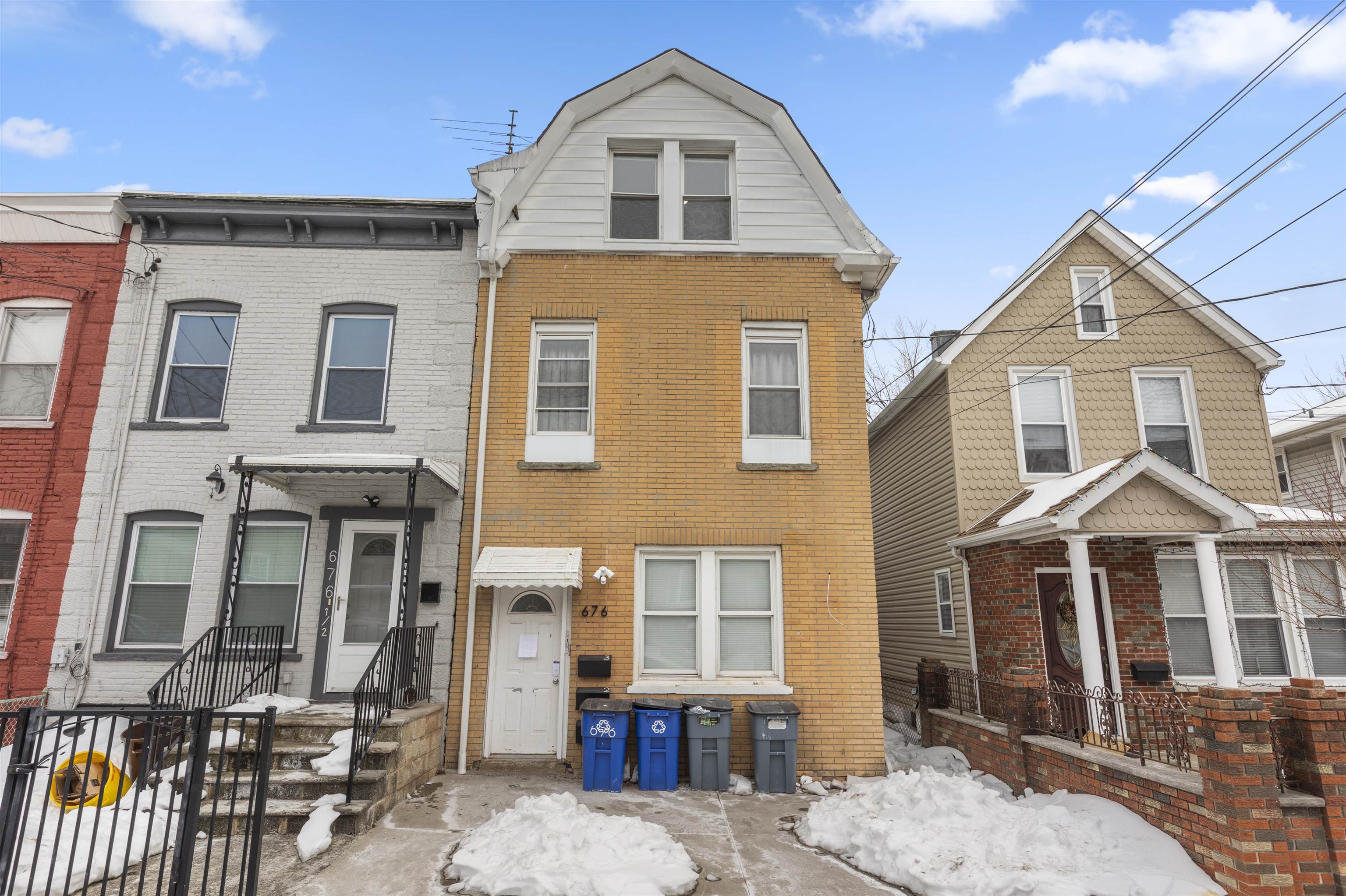 676 CHESTNUT ST Unit: 2