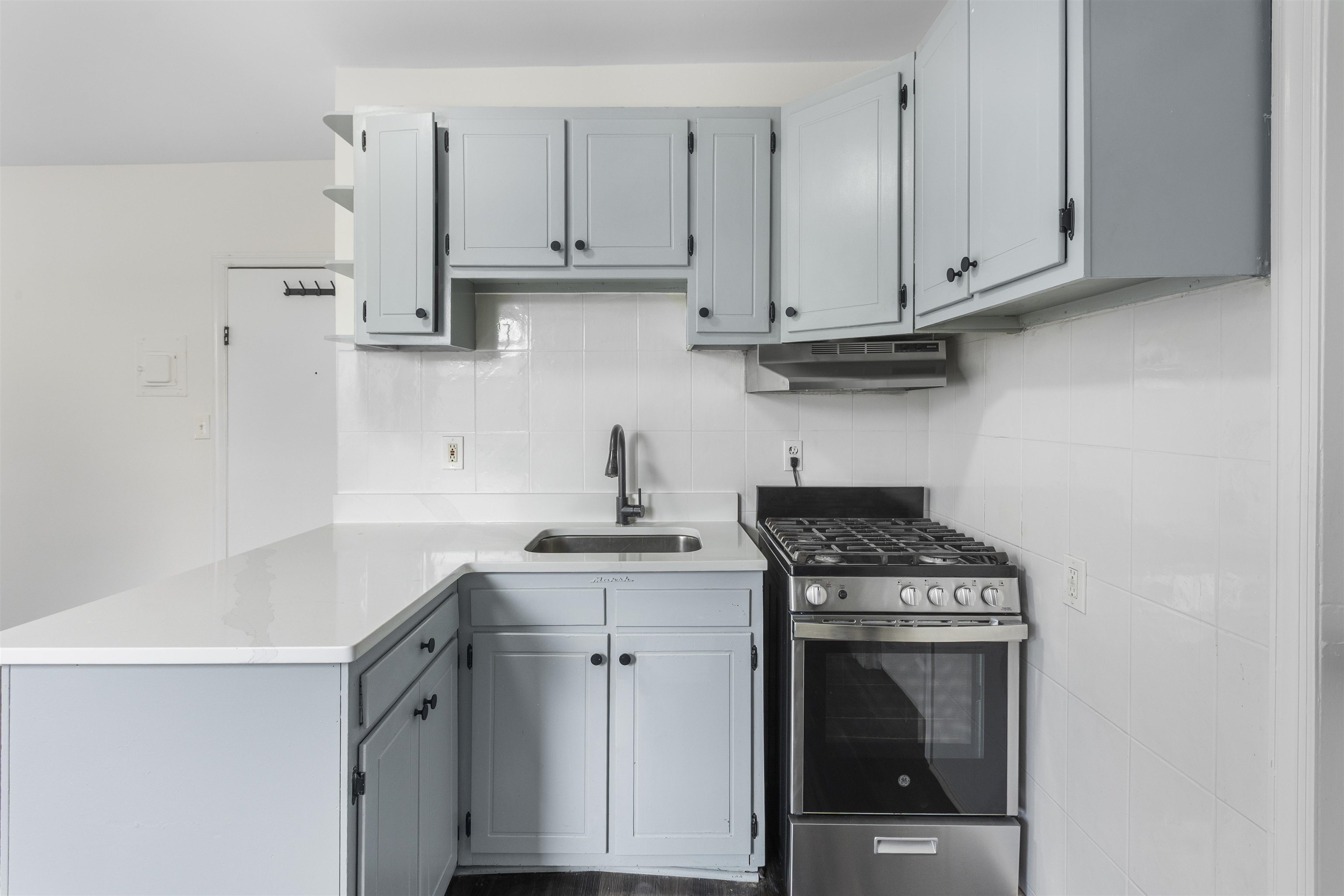 676 CHESTNUT ST Unit: 2