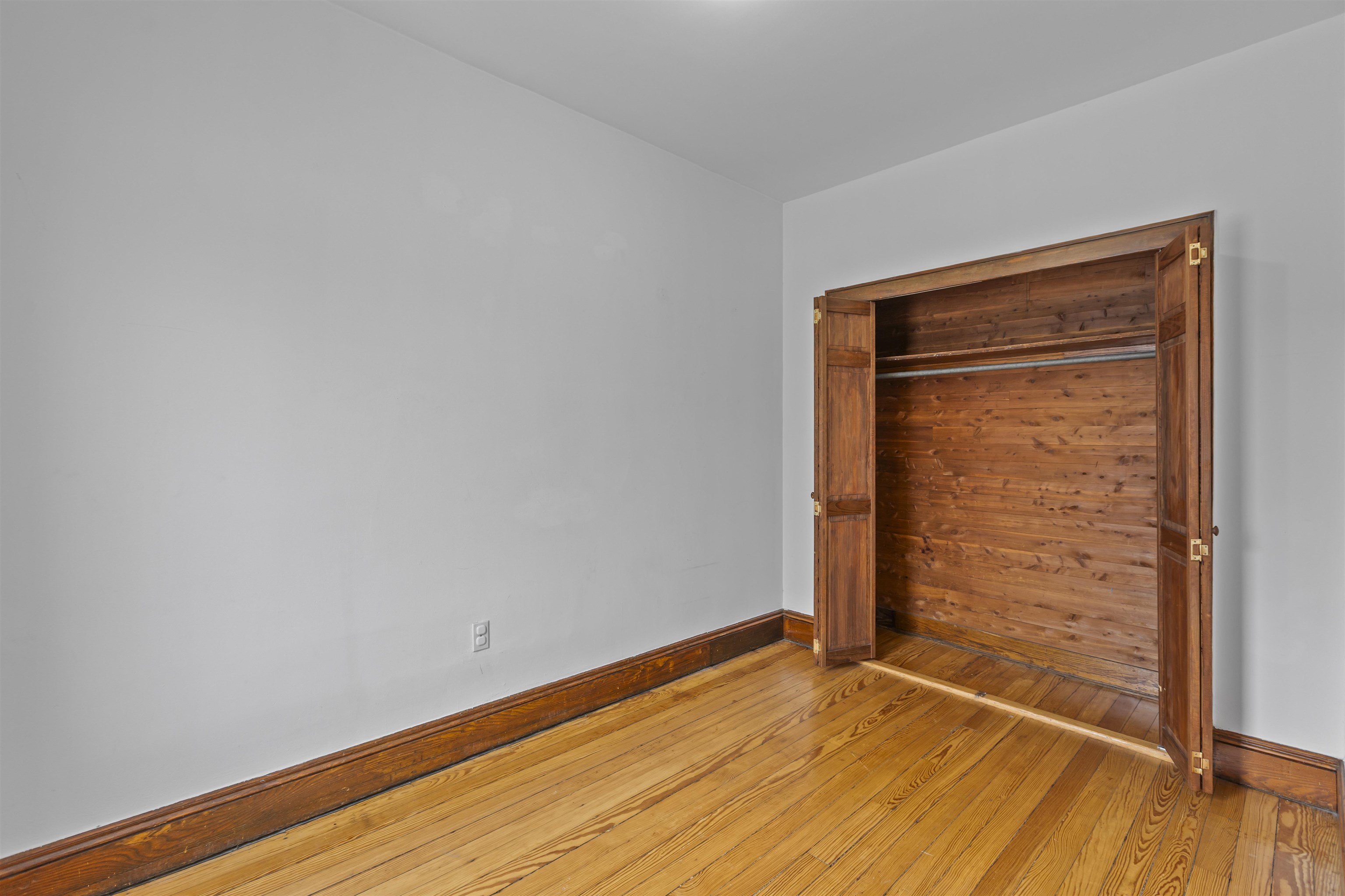 201 19TH ST Unit: 2R