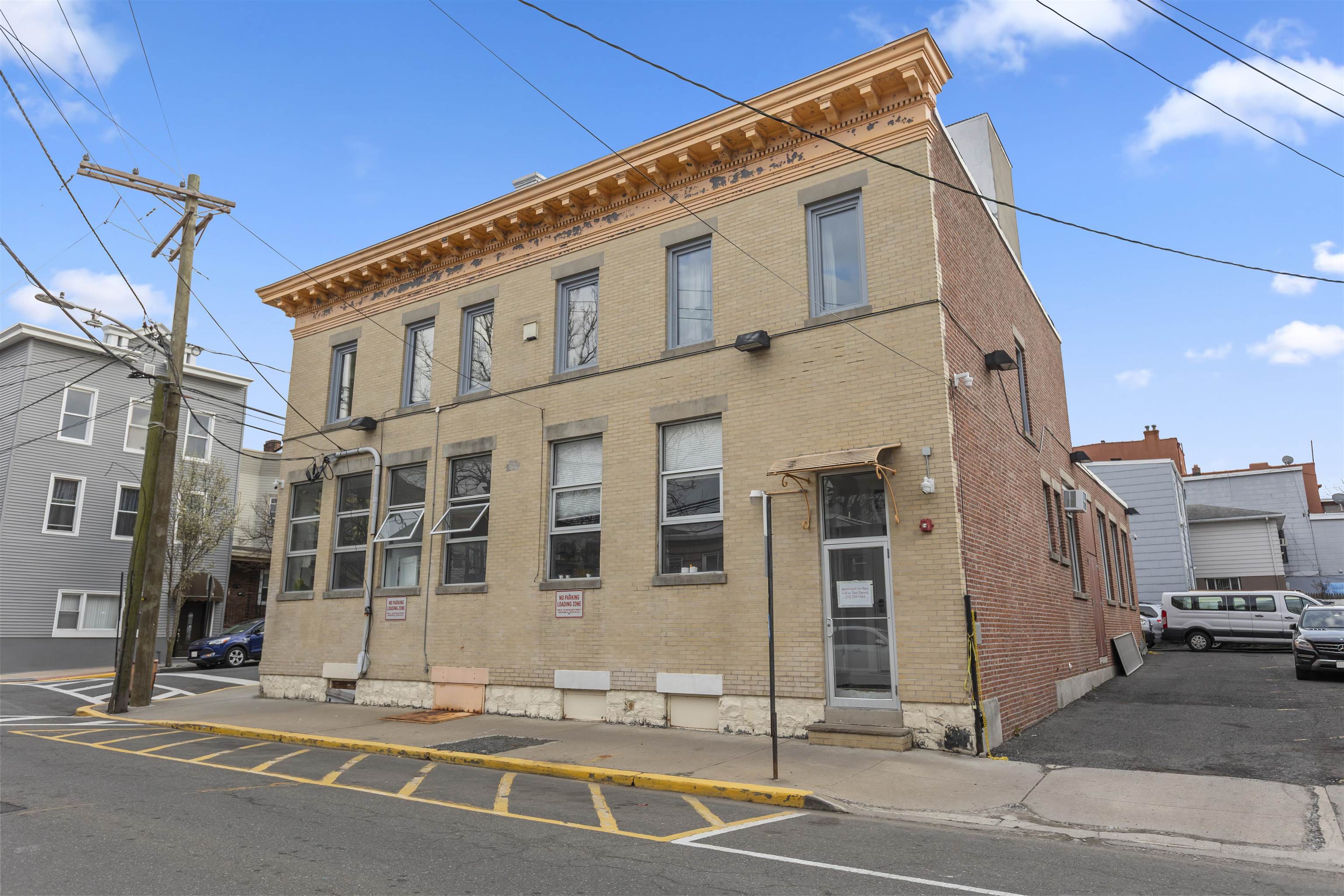 201 19TH ST Unit: 2R