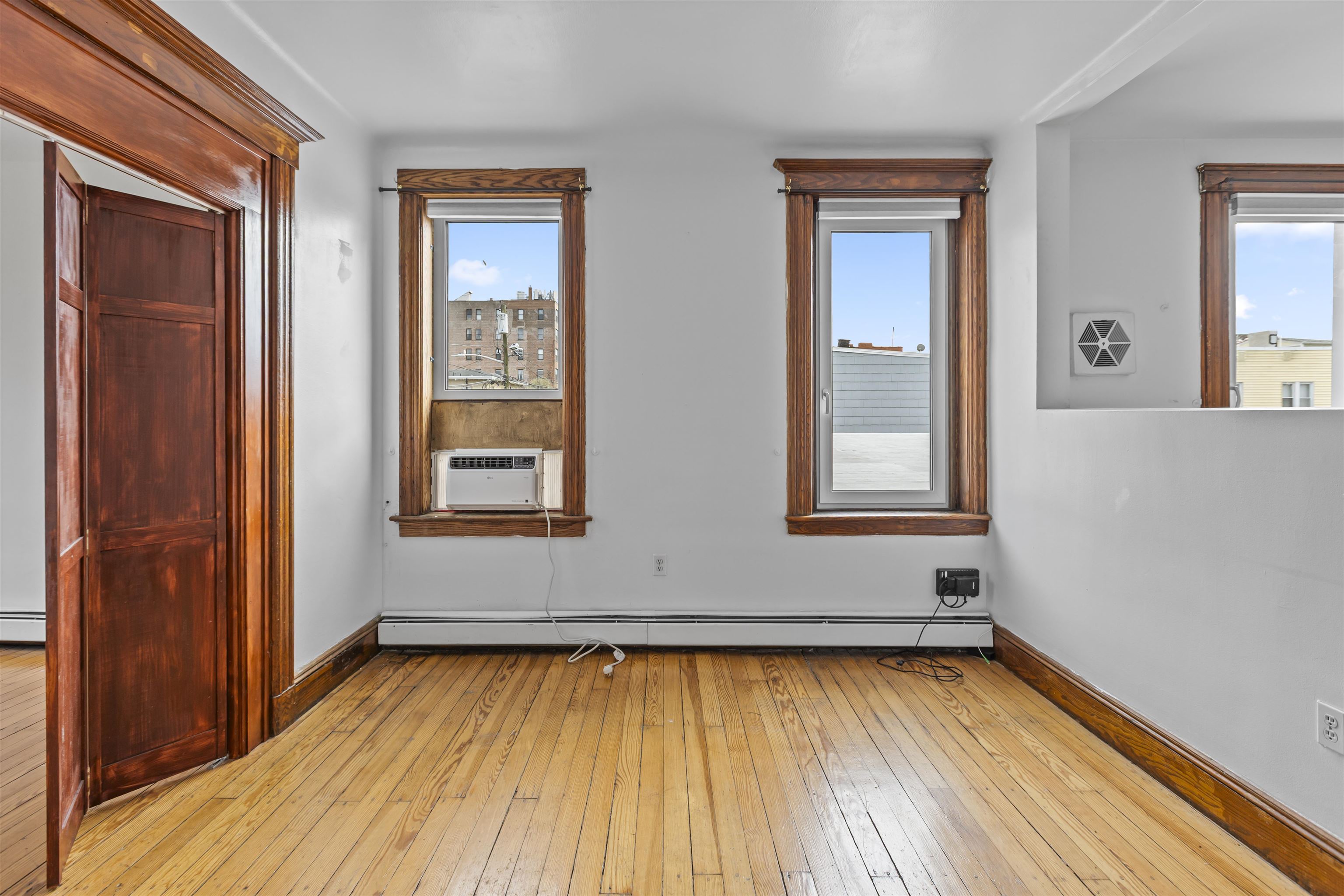 201 19TH ST Unit: 2R
