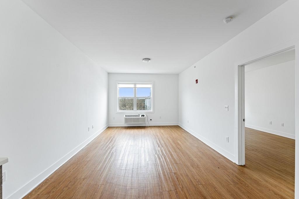 429 BERGEN AVE Unit: 305