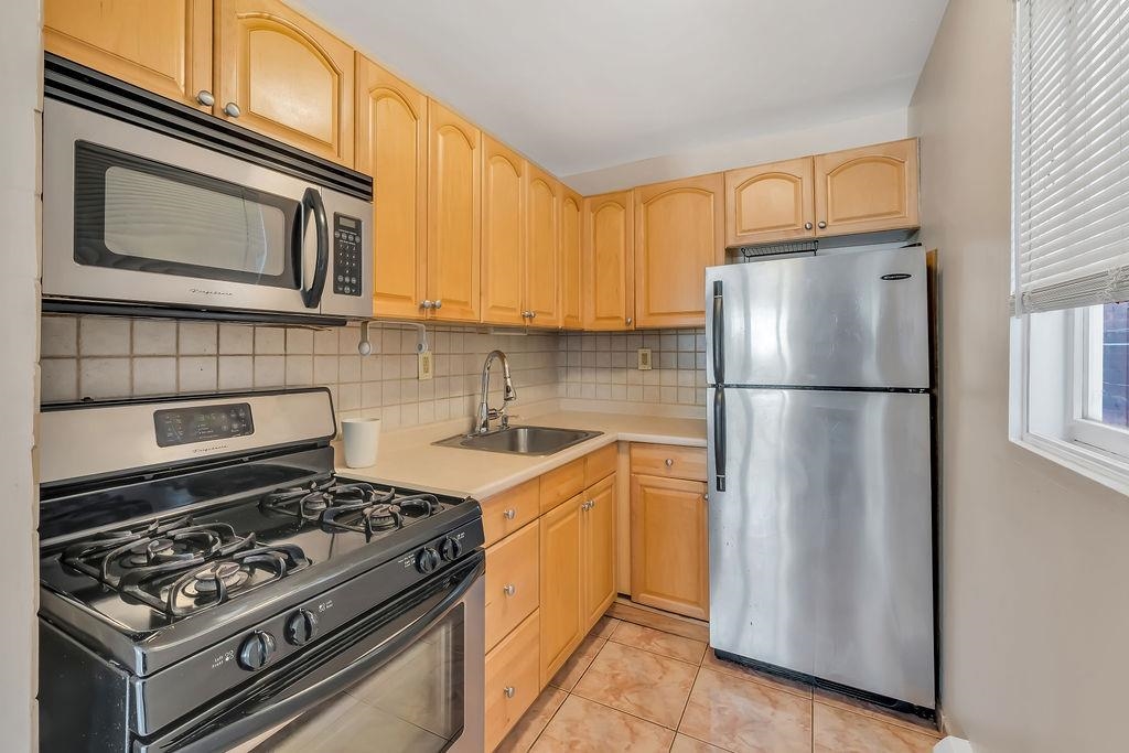 226 49TH ST Unit: 2