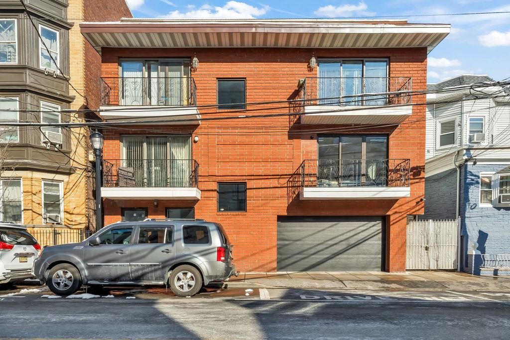226 49TH ST Unit: 2