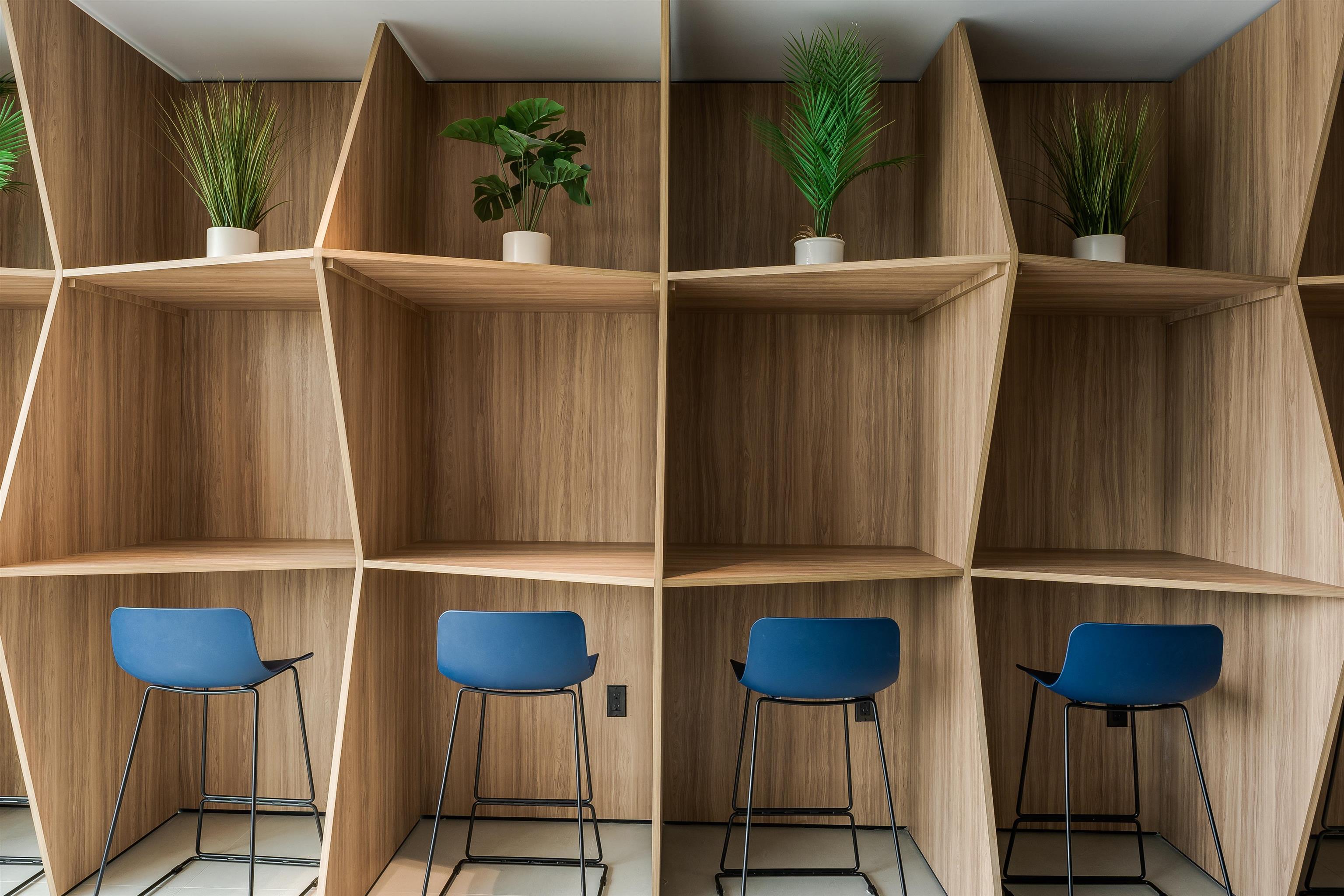 829 GARFIELD AVE Unit: 519