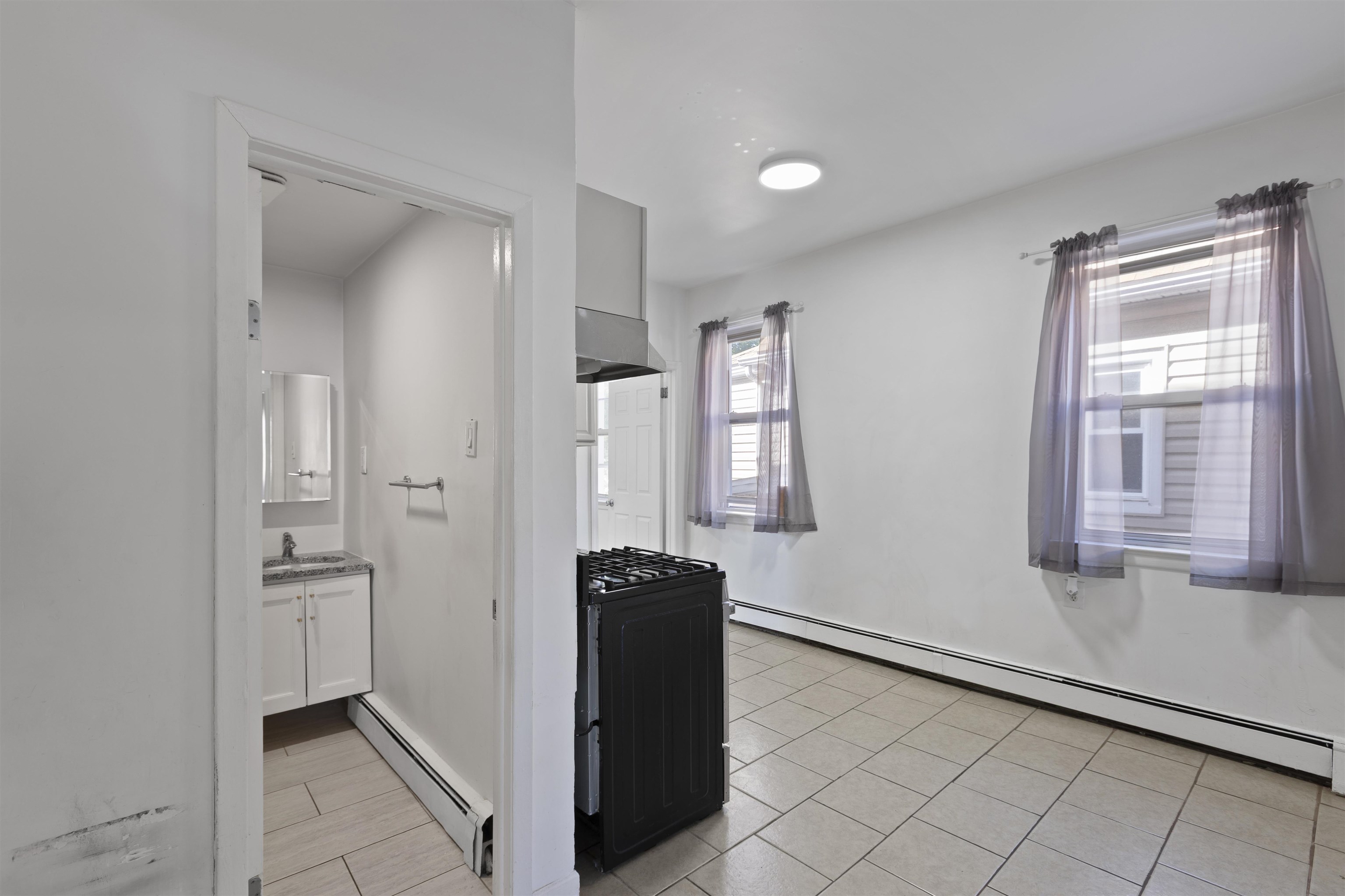 676 CHESTNUT ST Unit: 2