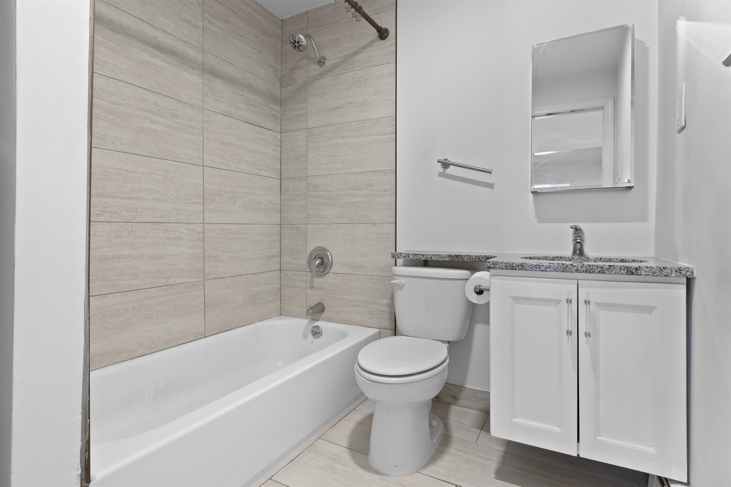 676 CHESTNUT ST Unit: 2