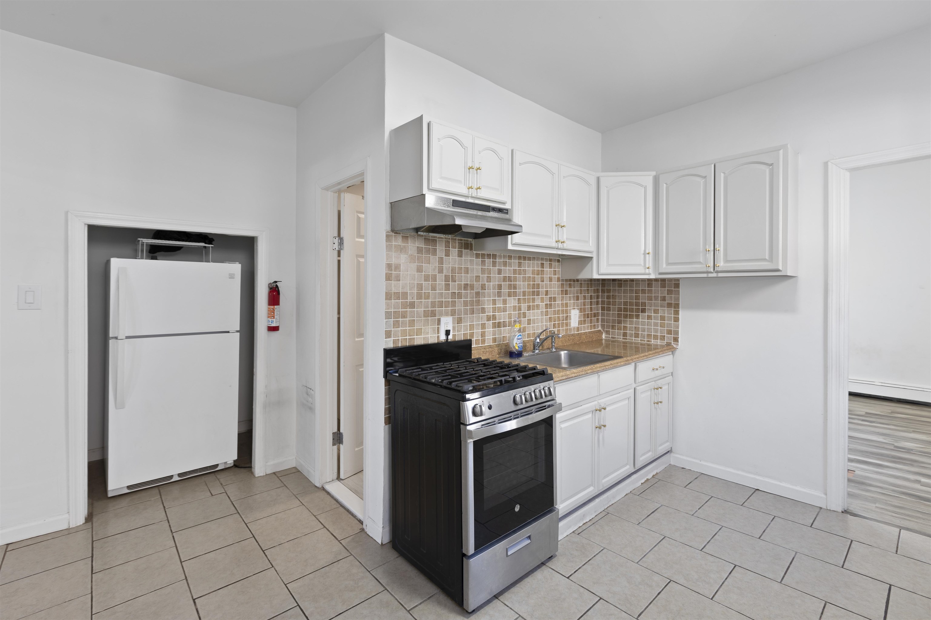 676 CHESTNUT ST Unit: 2