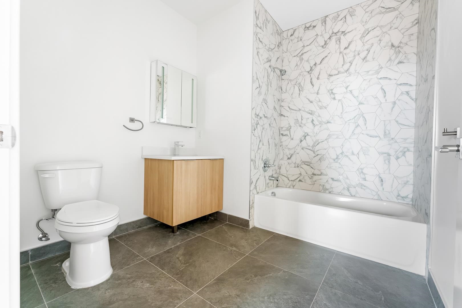 175 WEST 7TH ST Unit: 514