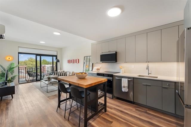 857 COMMUNIPAW AVE Unit: 405