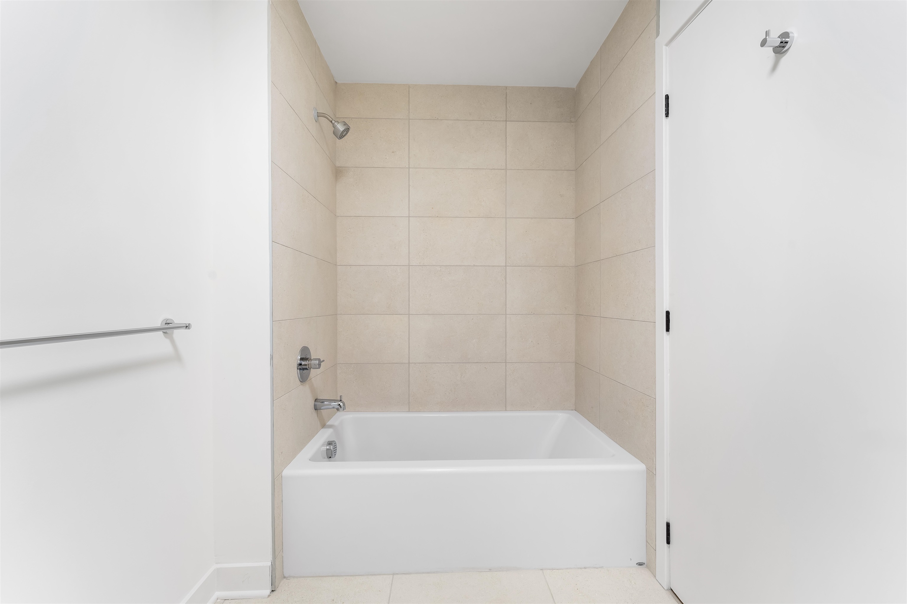 873 COMMUNIPAW AVE Unit: 406