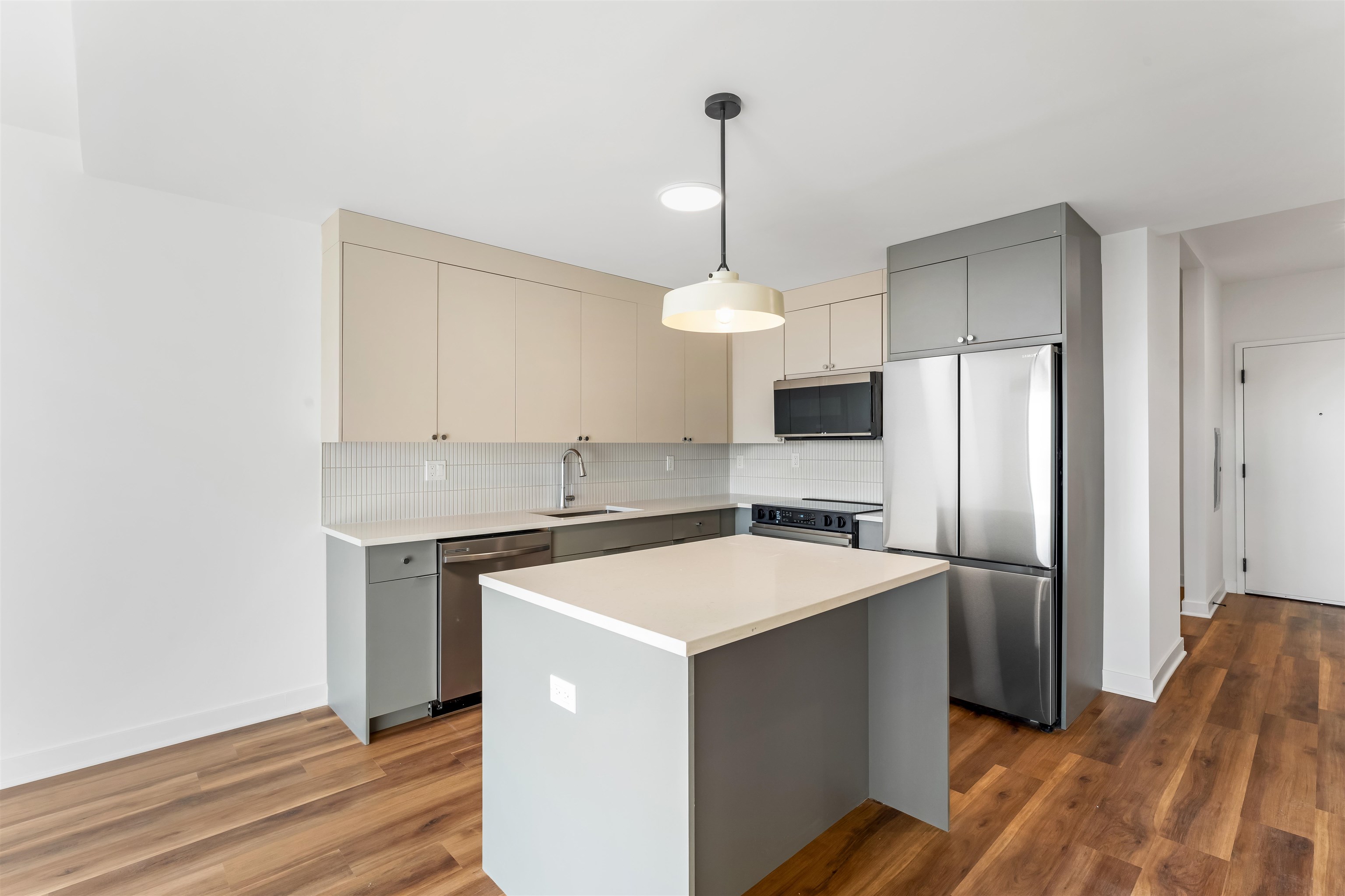 873 COMMUNIPAW AVE Unit: 406