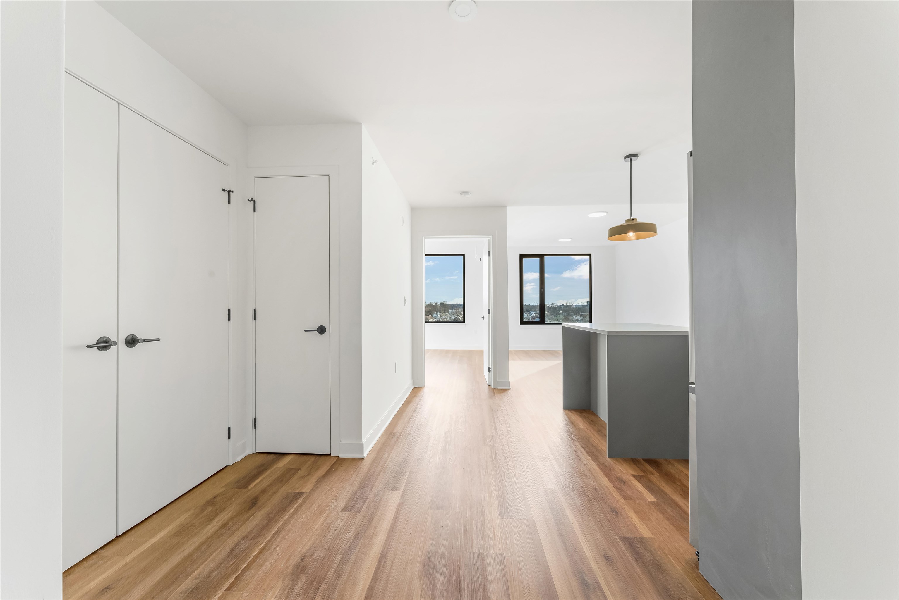 873 COMMUNIPAW AVE Unit: 406