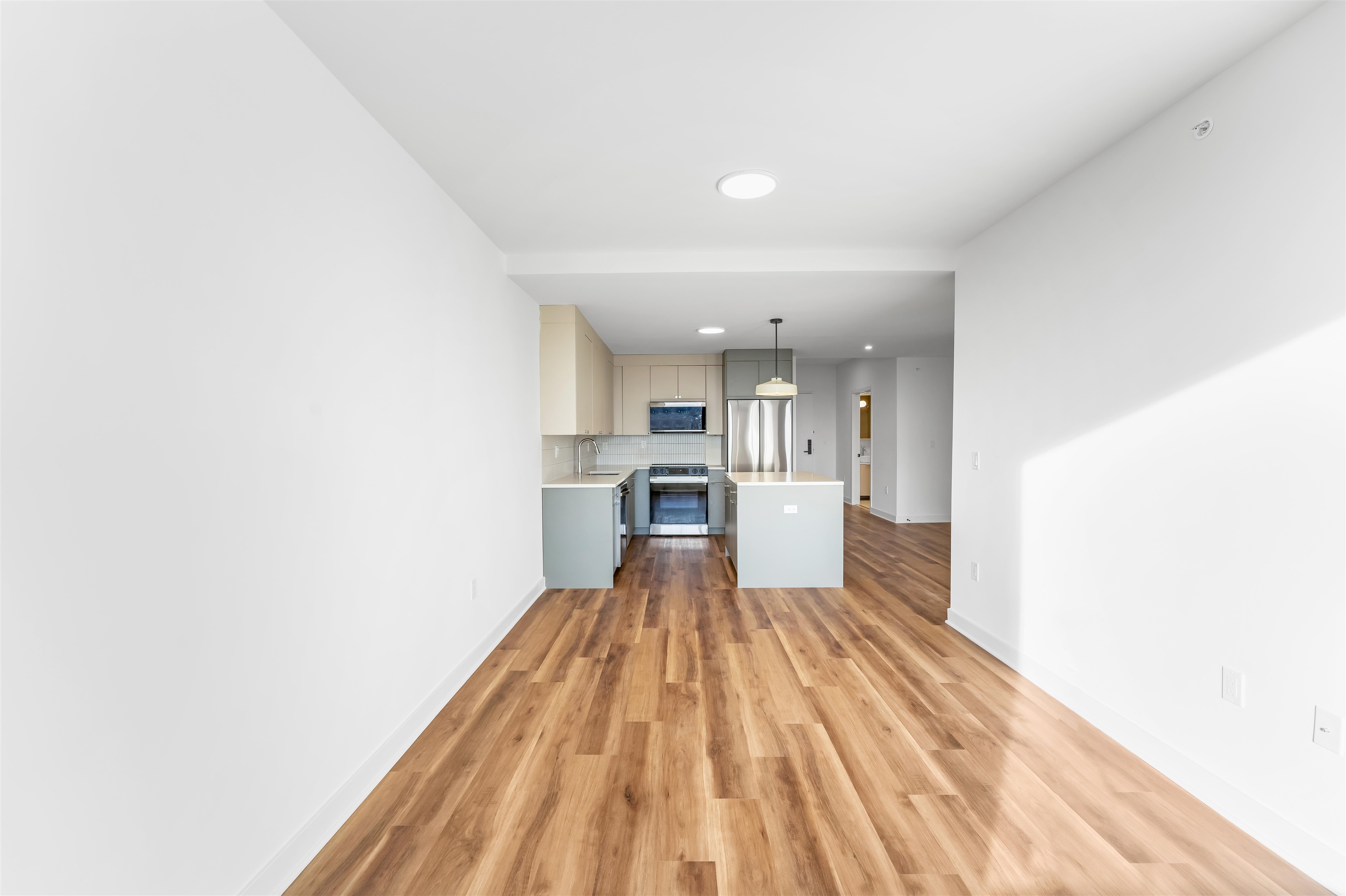 873 COMMUNIPAW AVE Unit: 406