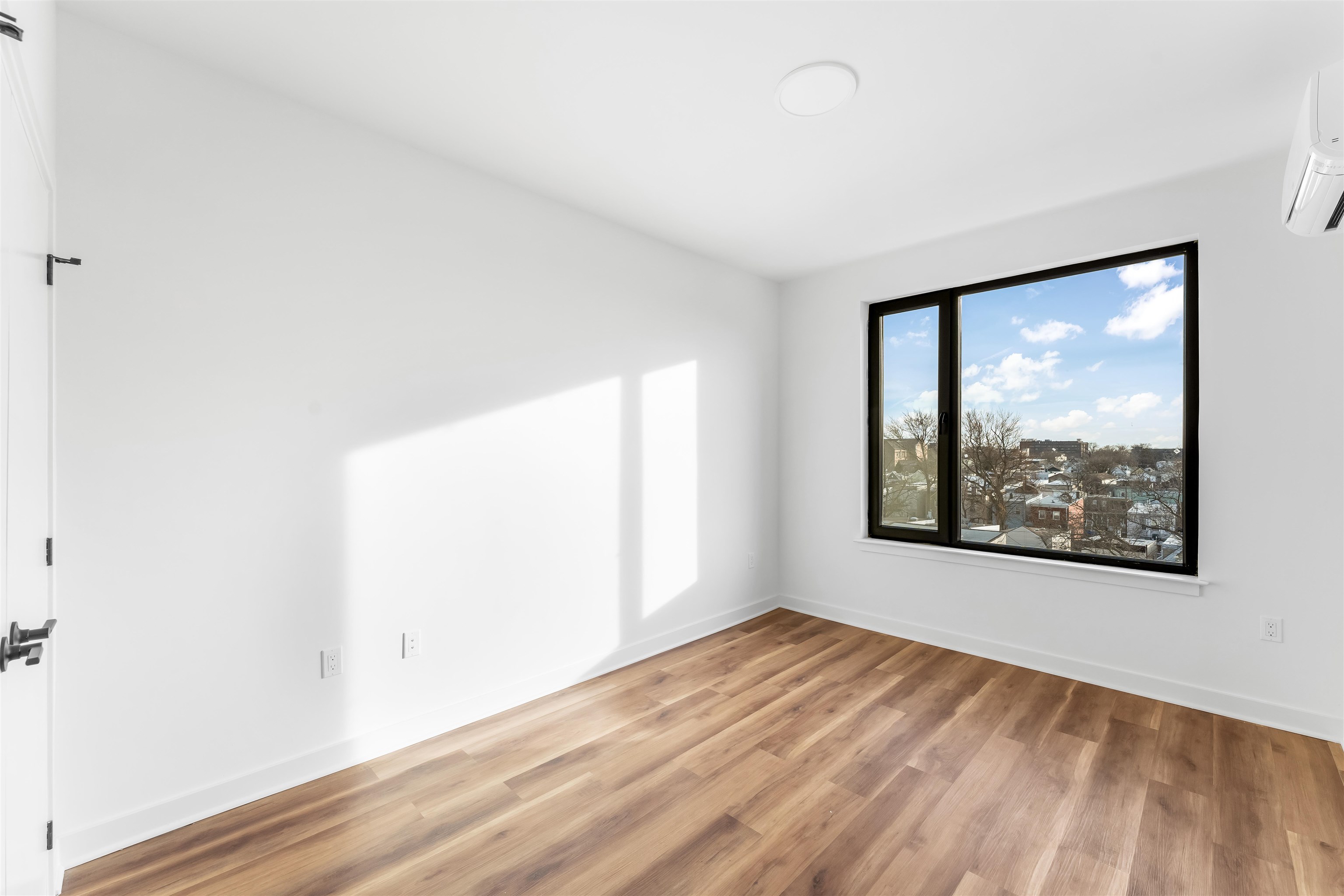 873 COMMUNIPAW AVE Unit: 406