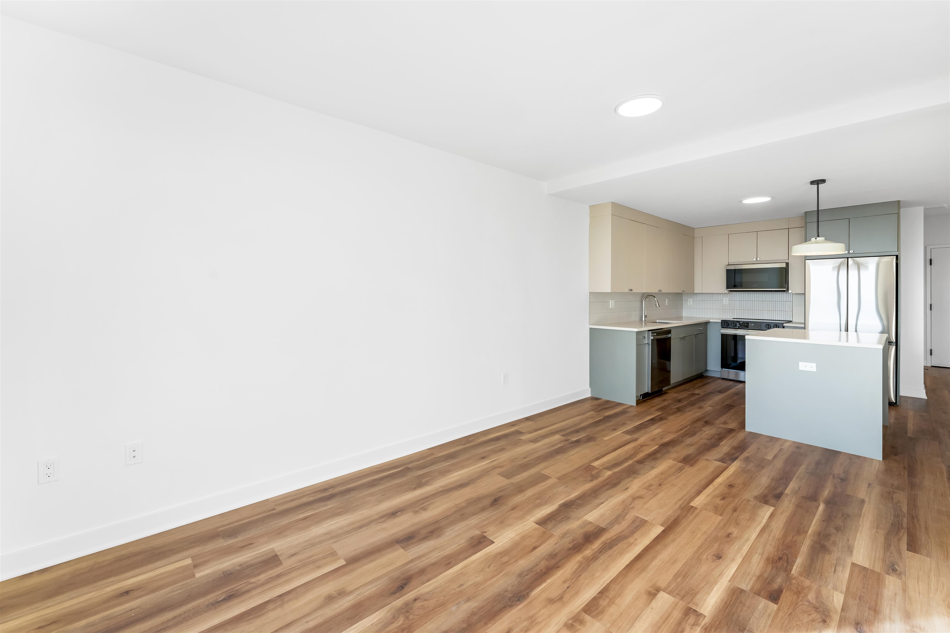 873 COMMUNIPAW AVE Unit: 406