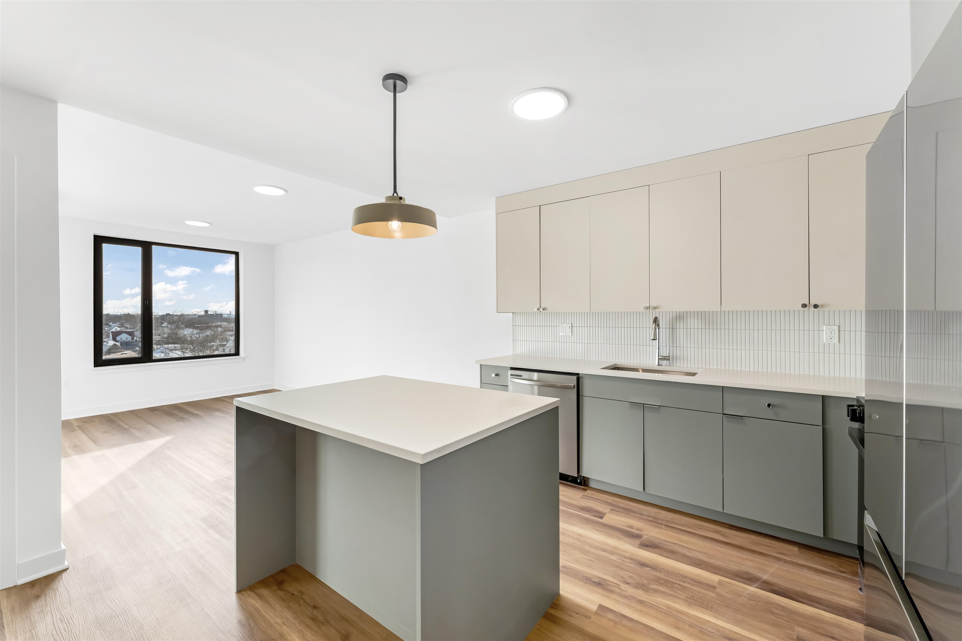 873 COMMUNIPAW AVE Unit: 407