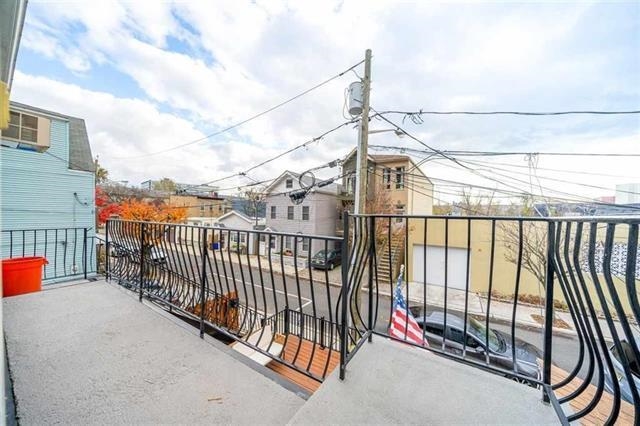 54 CHESTNUT ST