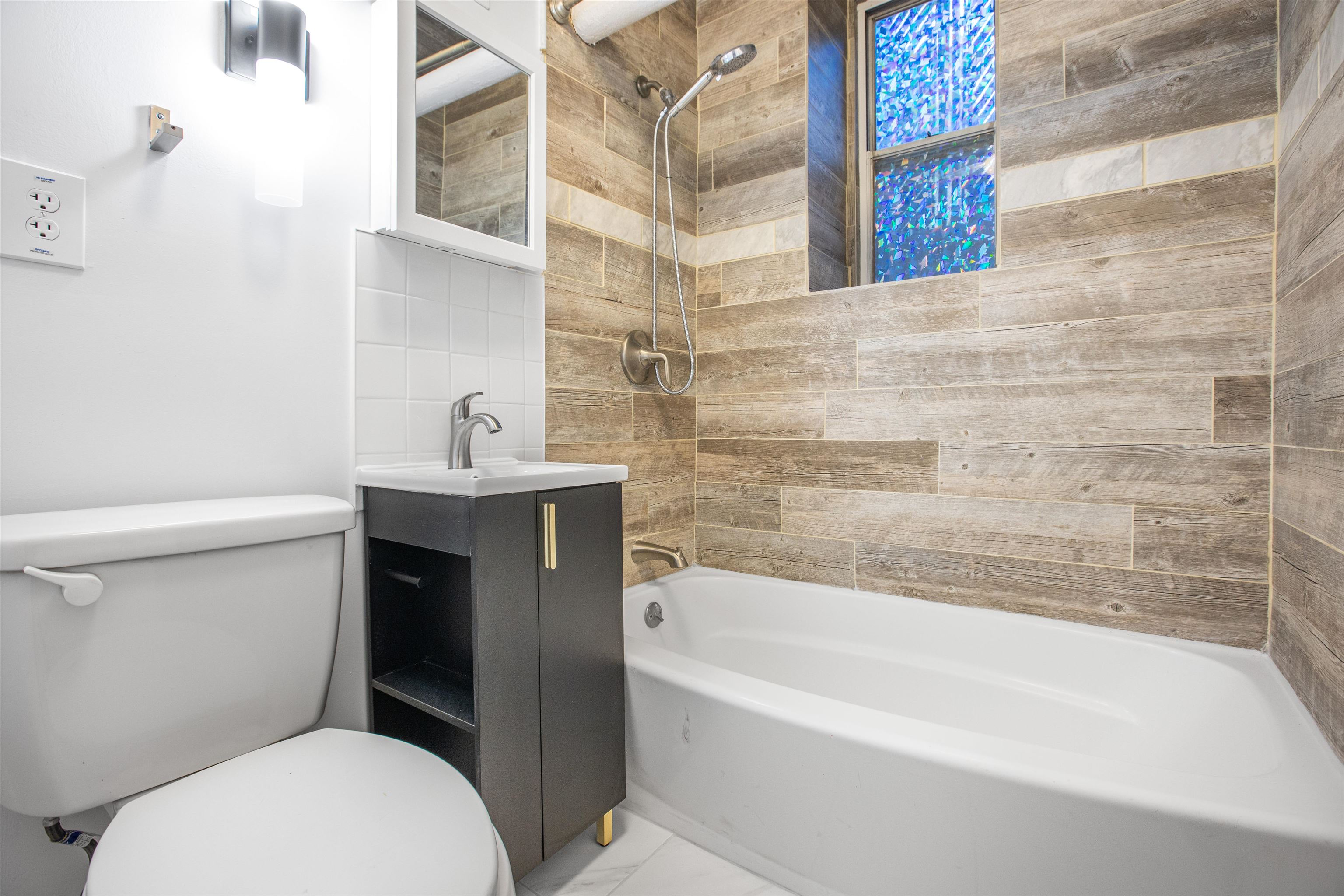 7812 HUDSON AVE Unit: 1B