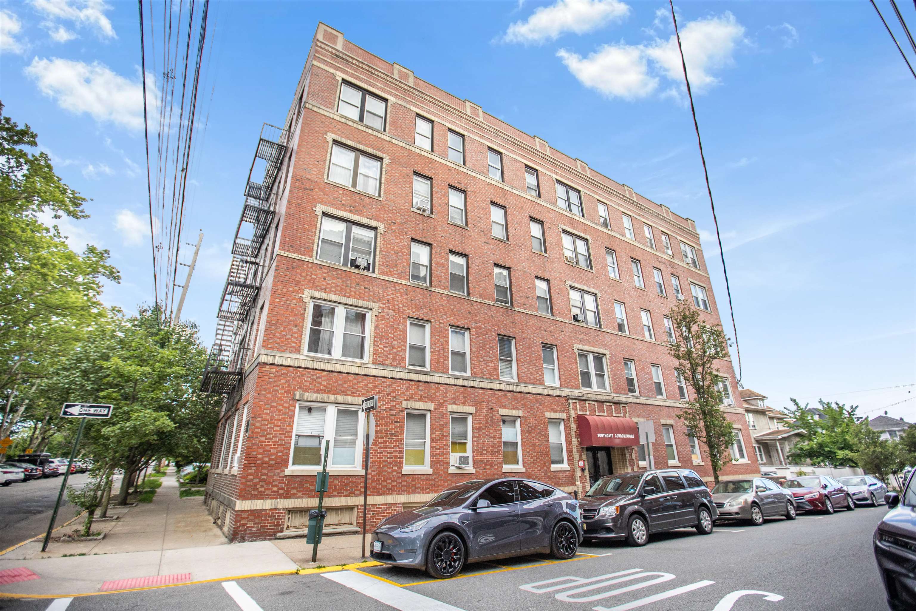 7812 HUDSON AVE Unit: 1B