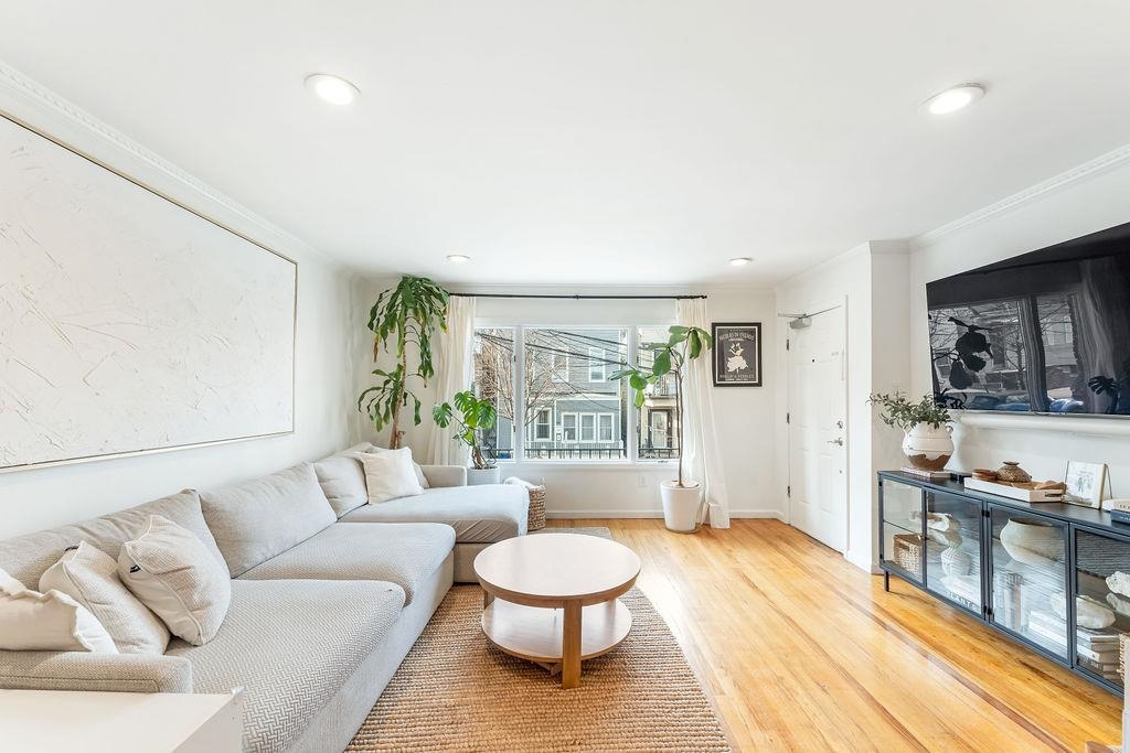 640 38TH ST Unit: 1