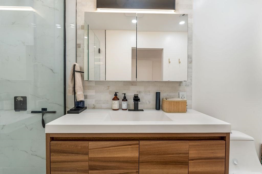 640 38TH ST Unit: 1