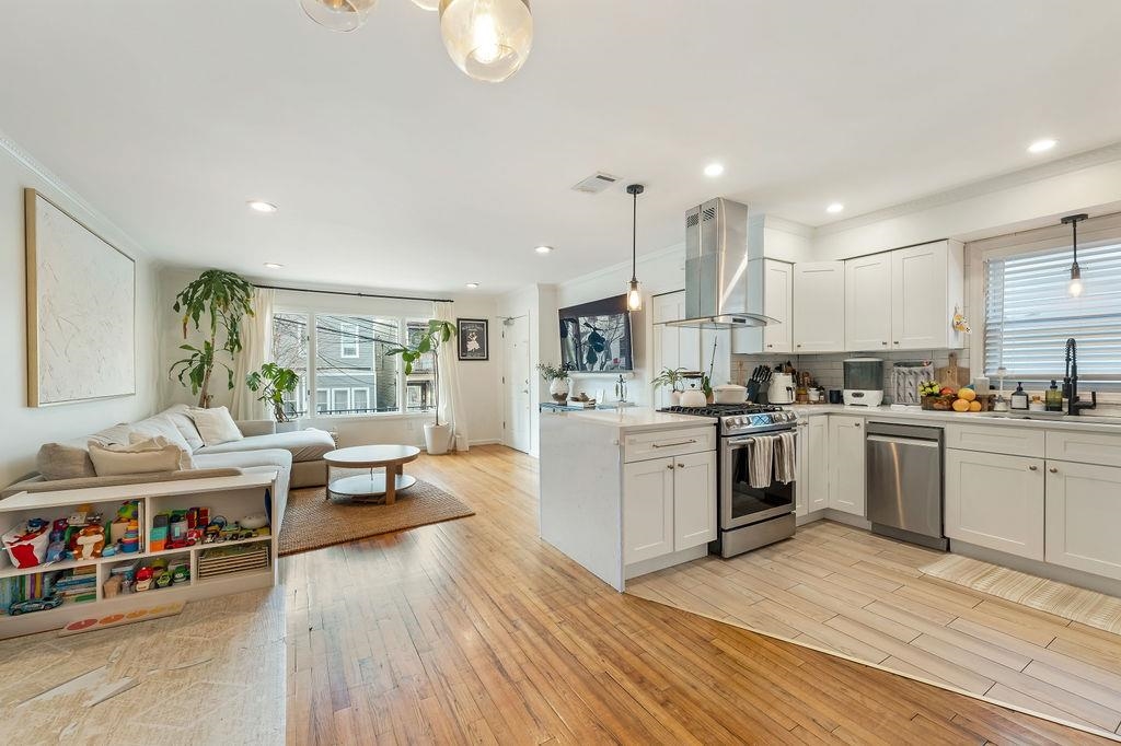 640 38TH ST Unit: 1