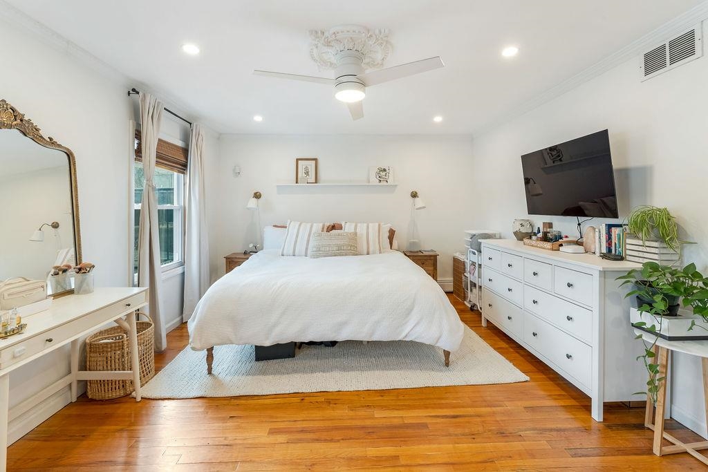 640 38TH ST Unit: 1
