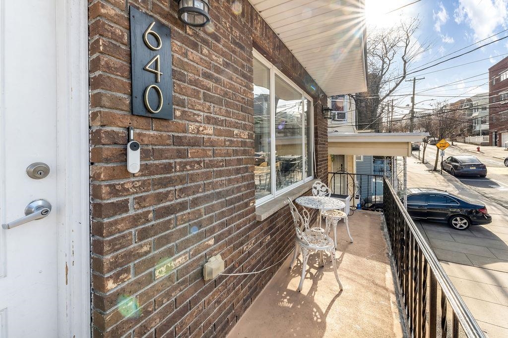 640 38TH ST Unit: 1