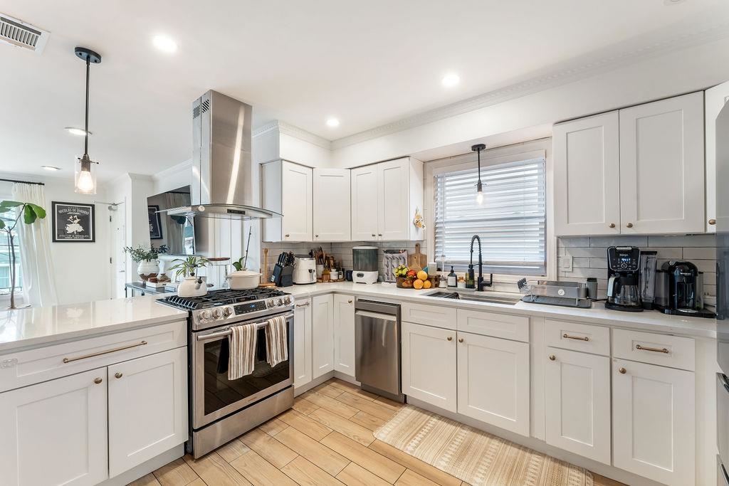 640 38TH ST Unit: 1
