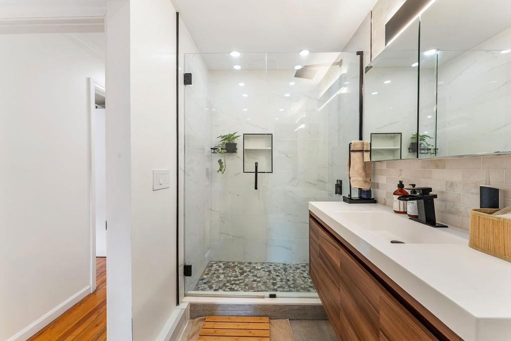 640 38TH ST Unit: 1
