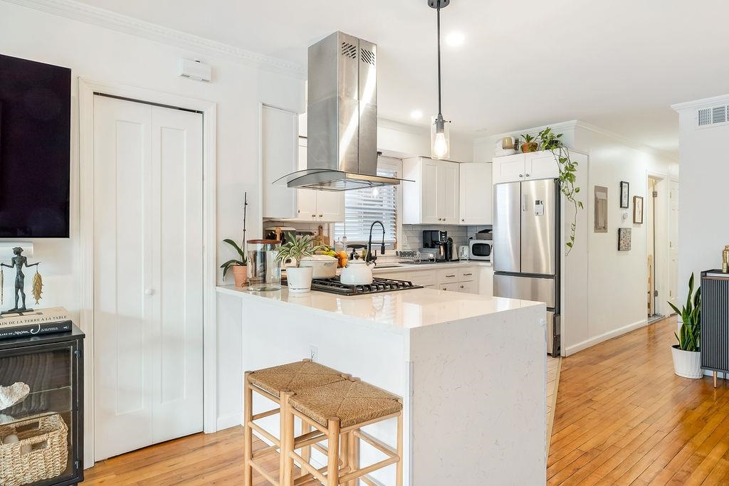 640 38TH ST Unit: 1
