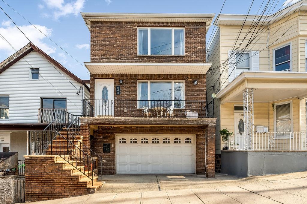 640 38TH ST Unit: 1