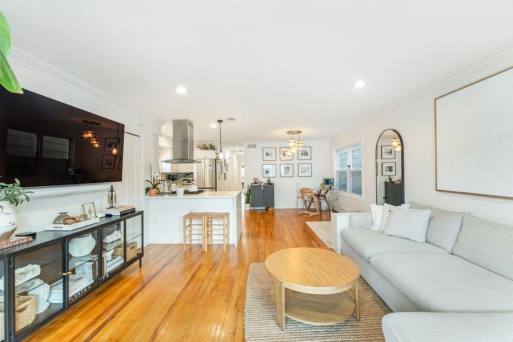 640 38TH ST Unit: 1
