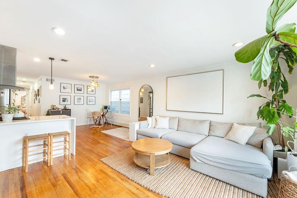 640 38TH ST Unit: 1