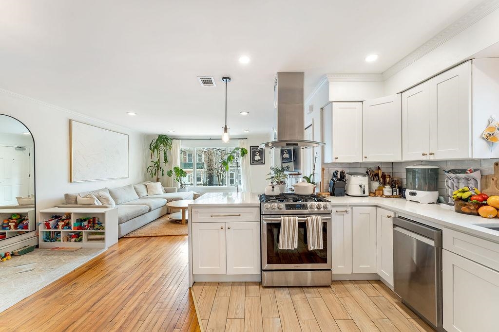 640 38TH ST Unit: 1