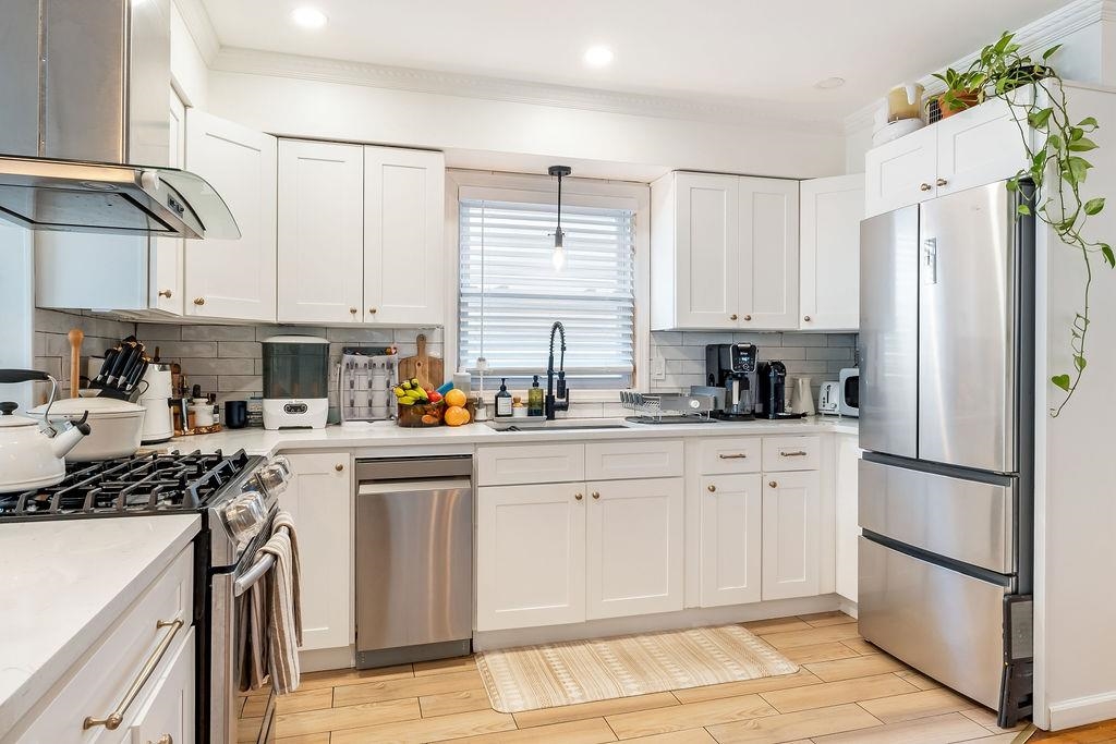 640 38TH ST Unit: 1