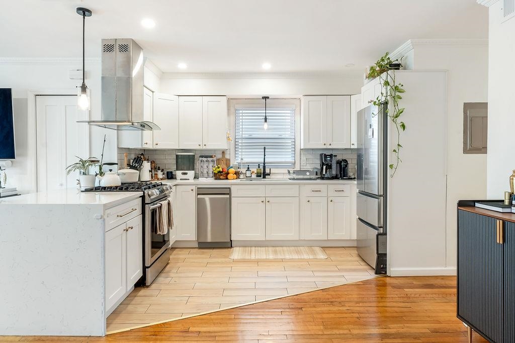 640 38TH ST Unit: 1