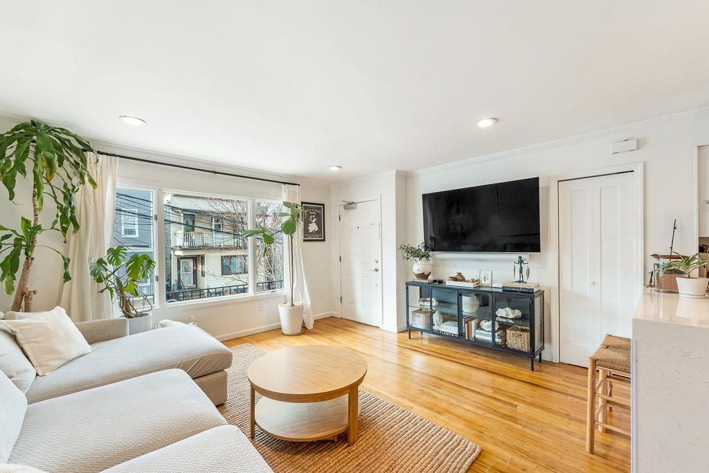 640 38TH ST Unit: 1