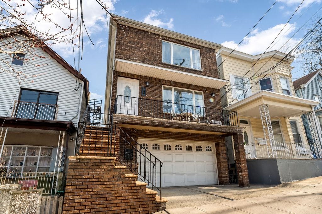 640 38TH ST Unit: 1